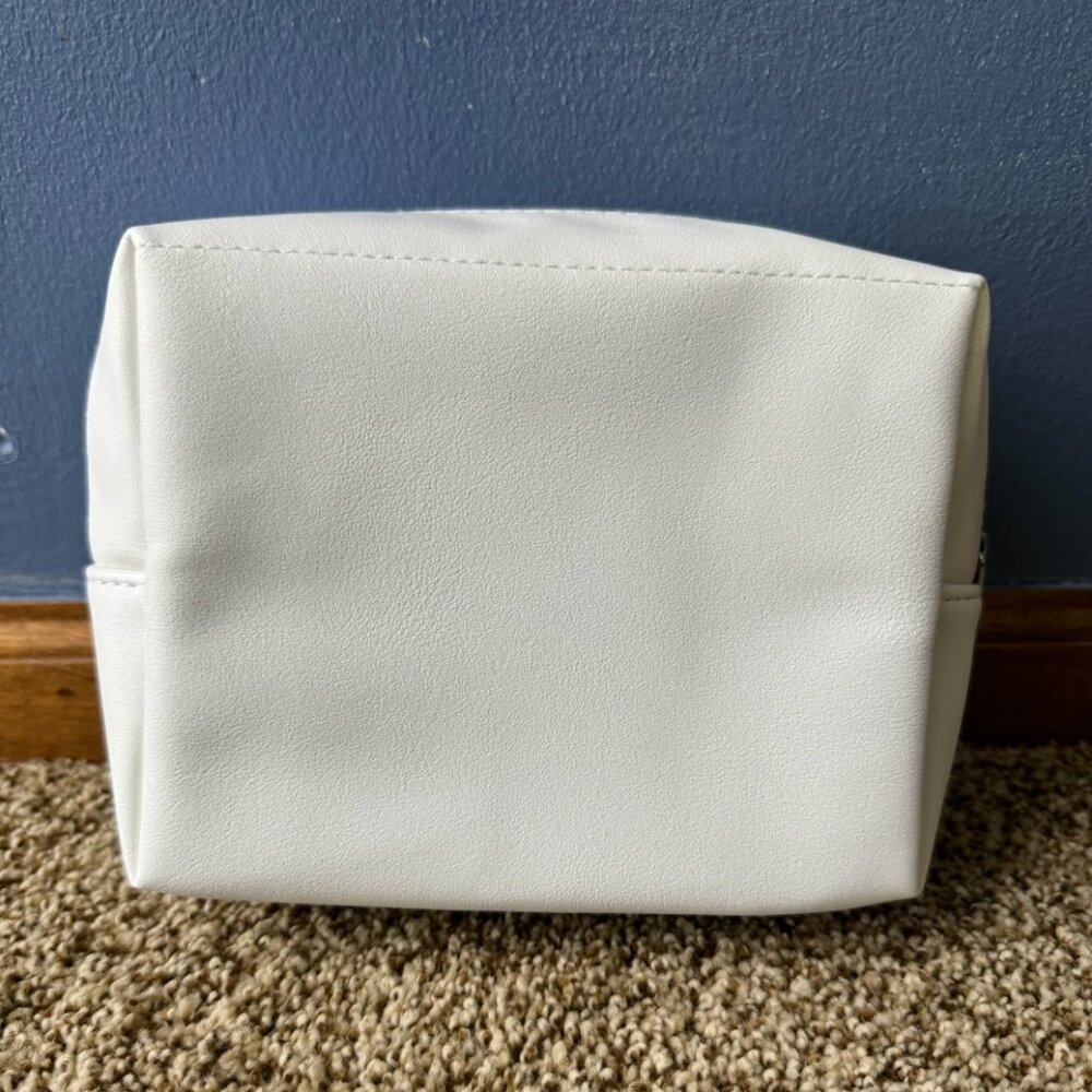 Toiletry Bags + Goodies!!! - Picture 10 of 11